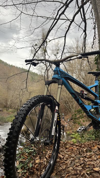 Yt Capra CF Pro 27.5/M