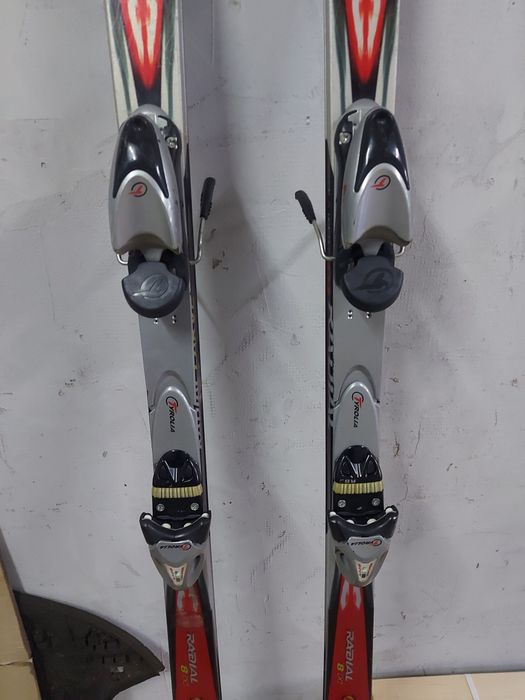 Карбонови ски много запазени