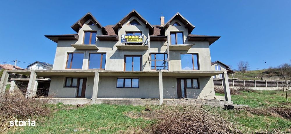 Vand vila la rosu cu teren 2700mp