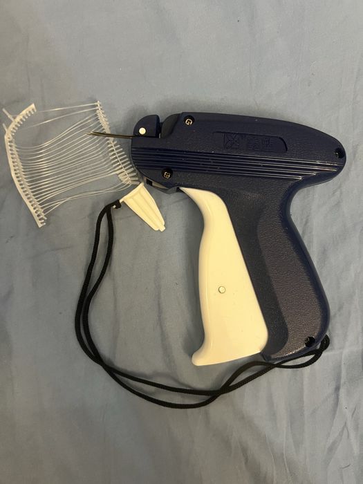 Этикет пистолет и пломбиратор