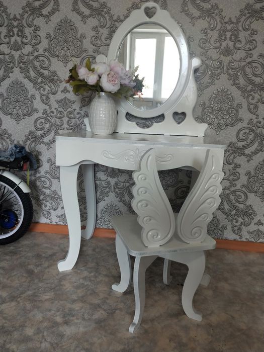 Туалетный столик для принцессы.