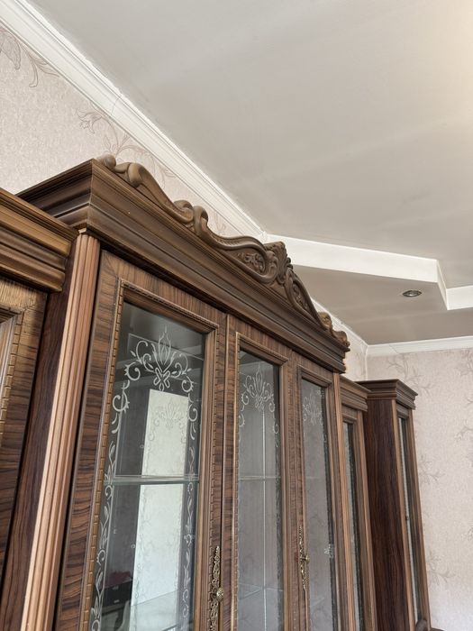 Сервант в хорошем состоянии