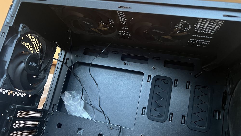 Carcasa XPG Defender Black