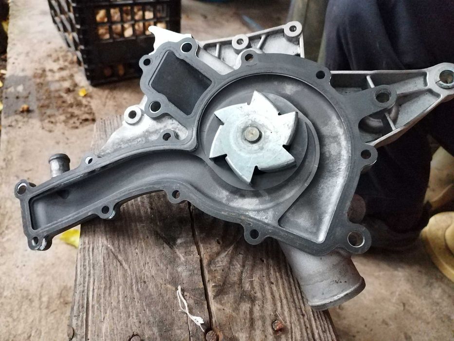 Водна помпа за Mercedes