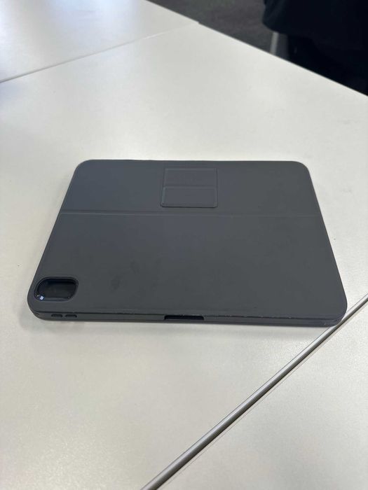 Husă cu tastatură ESR + trackpad – iPad Air 4/5/6 10.9" și Pro 11"