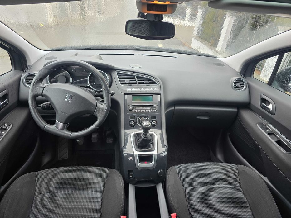 PEUGEOT 5008 1.6 HDI