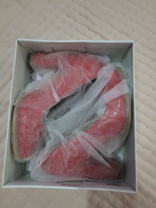 Червени лачени обувки