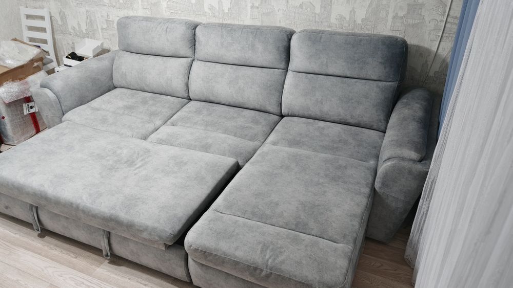 Раскладной угловой диван.