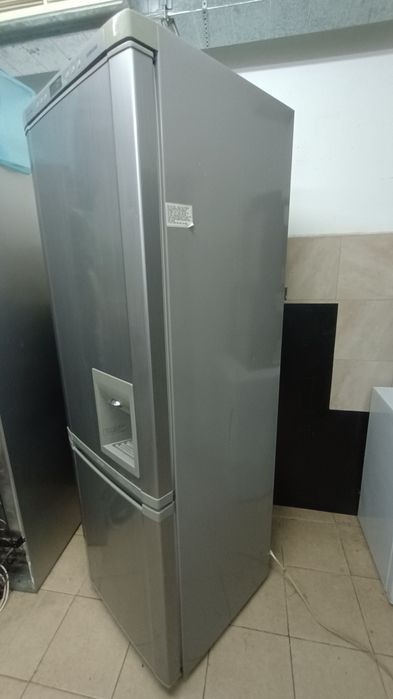 Хладилник с фризер Samsung Nofrost