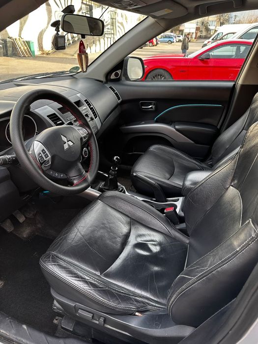 Vând Mitsubishi Outlander 2.0 Di-D