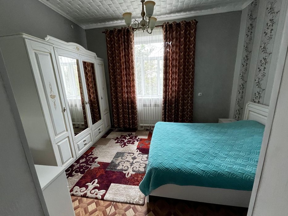 Үй сатылады,жері үлкен