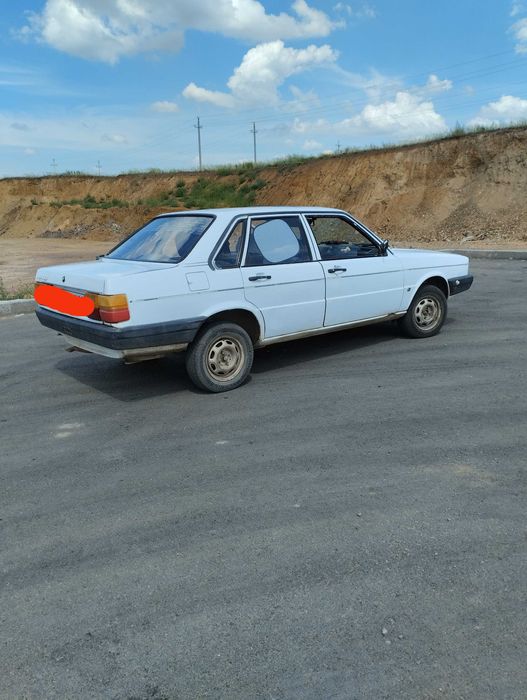 Автомобиль AUDI 80 b2