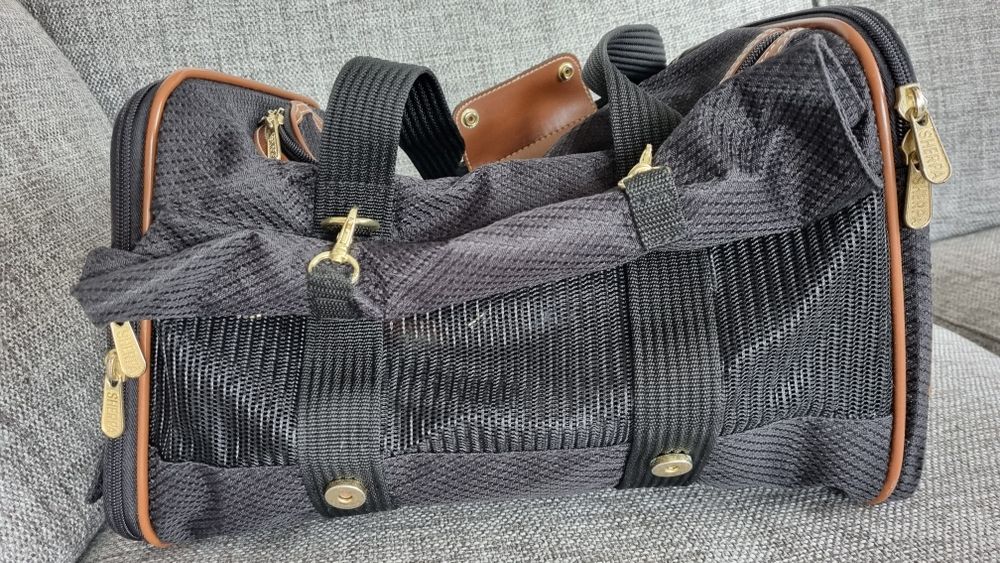 Американска къща, чанта за път за кученце