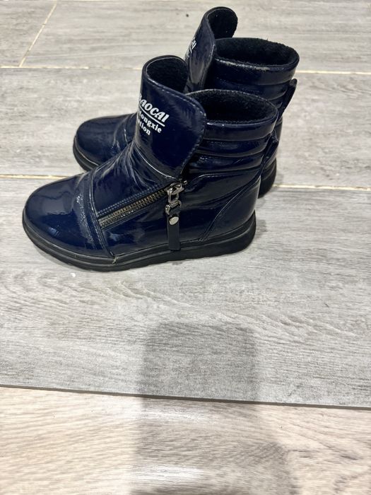 Продам осеннюю обувь на девочку