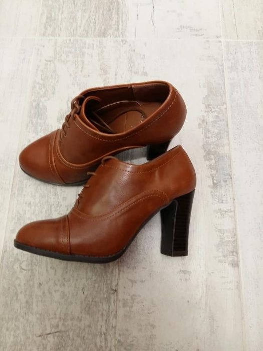 Обувки с ток от еко кожа