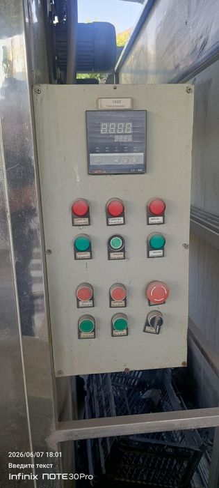 Meva va sabzavotlar uchun sanoat quritgich (sushilka) sotiladi.