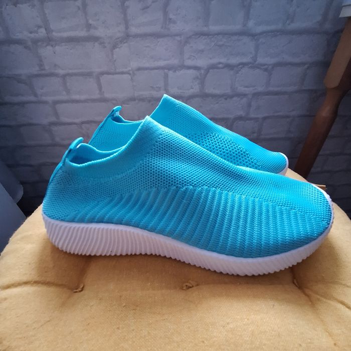 Продавам  маратонки,стелка 24 см.