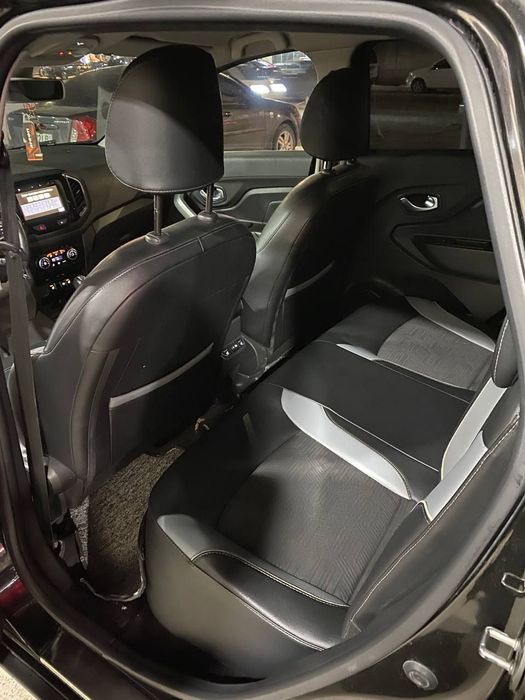 Lada Xray srochni sotiladi