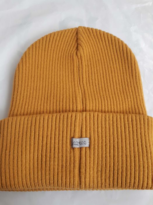 Продам шапку с отворотом