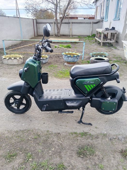 Продам электроскутер танк 109