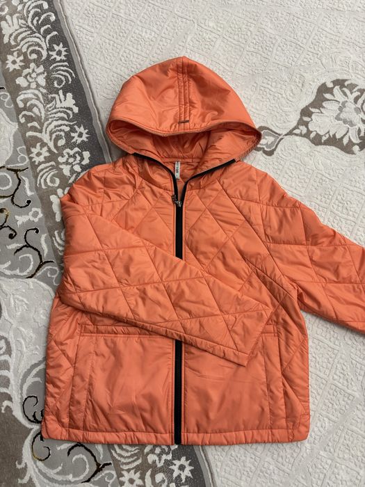 Жеңіл куртка жақсы жағдайда