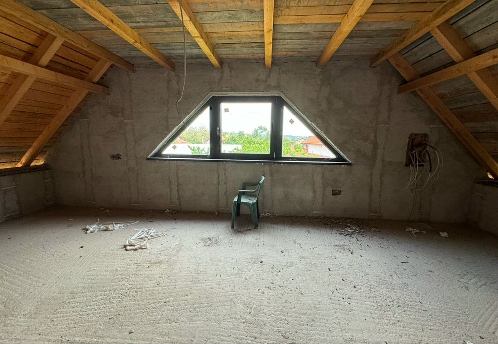 Vand casa moderna la gri - spatiu generos, materiale premium