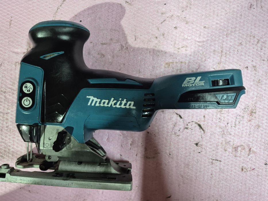Șoricel pendular MAKITA DJV 181 18V