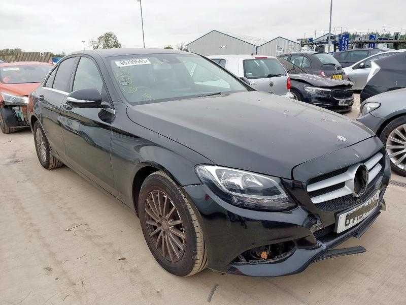 Dezmembrez mercedes 220  2015
