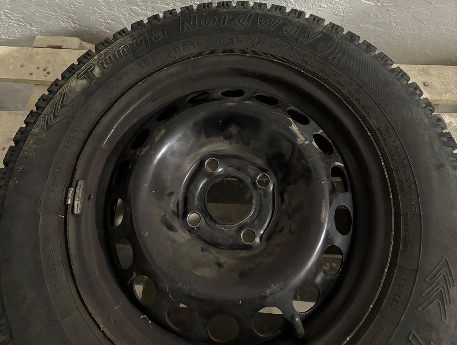 машина қысқы дөңгелек