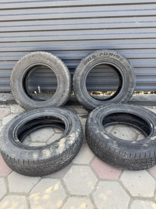 Продам резину 205/70R15