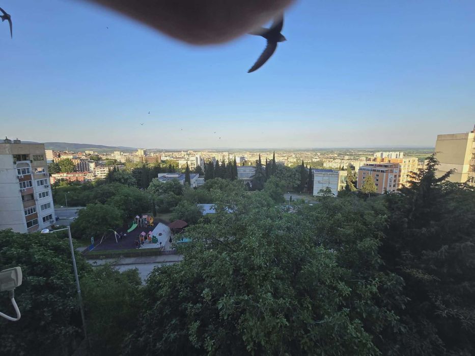 Продавам две стаи и кухня