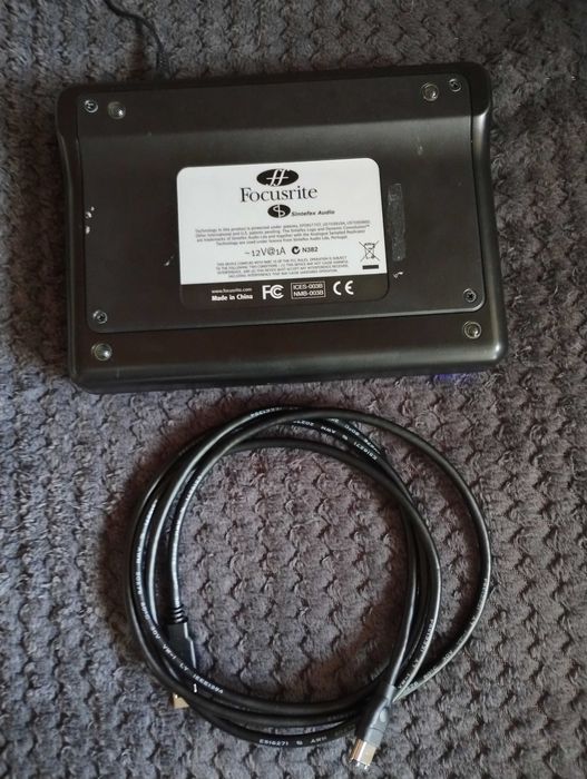 Focusrite Liquid Mix и Behringer FCA202