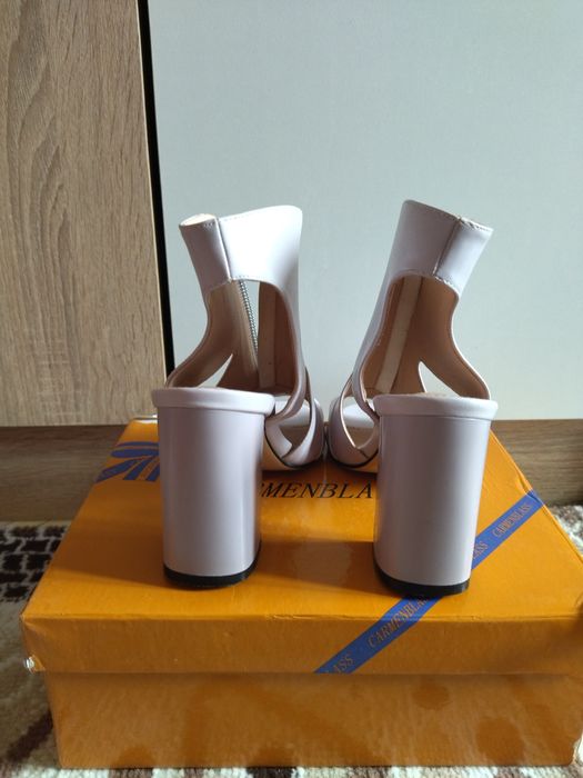 Продам Басаножки  кожаные  размер 35