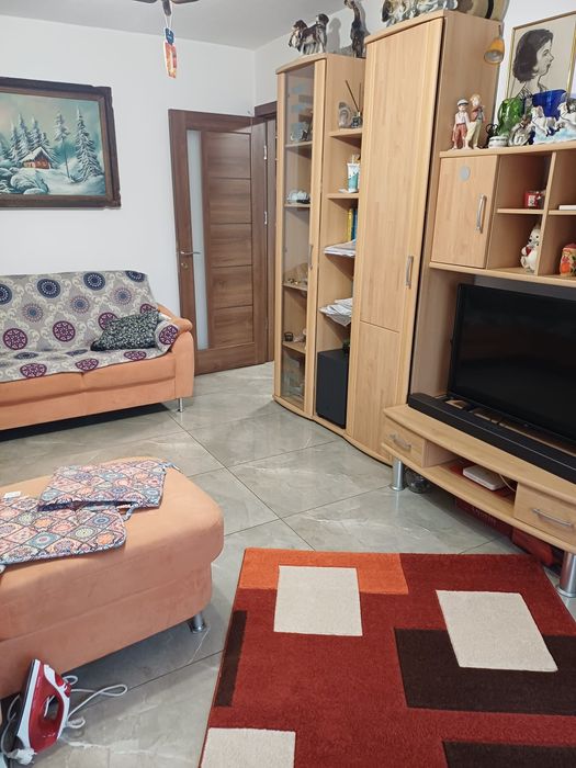 Apartament decomandat două camere Rovine