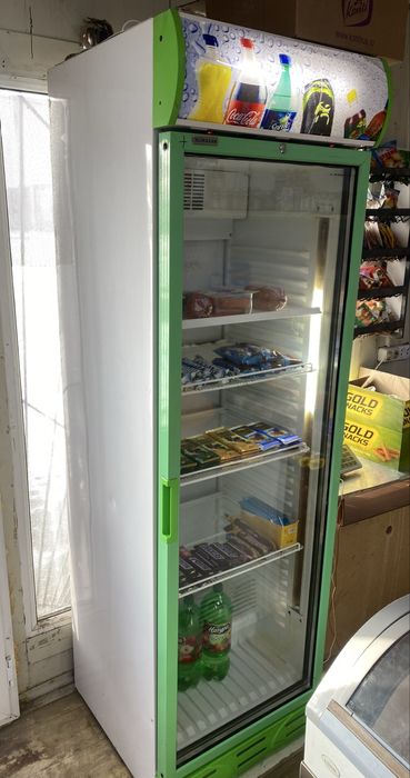 Витринный холодильник