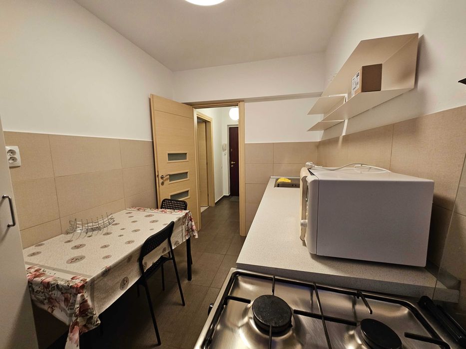 Inchiriez apartament 2 camere renovat, echipat, disponibil imediat