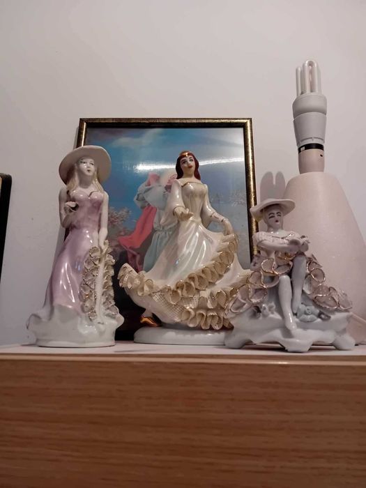 Bibelouri, portelan, obiecte de vitrina.