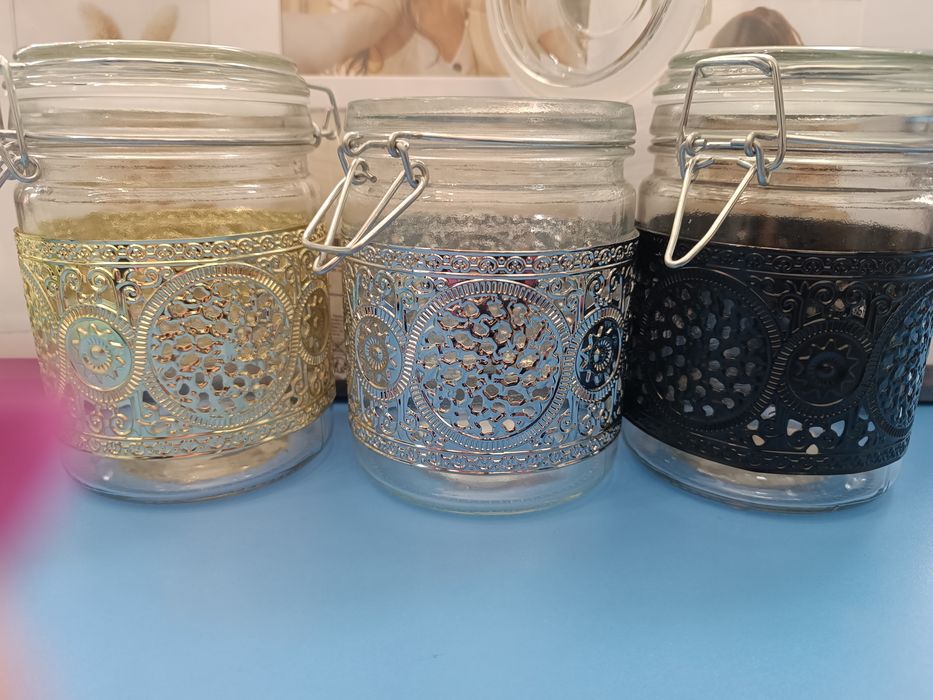 Стилен стъклен буркан с декорация