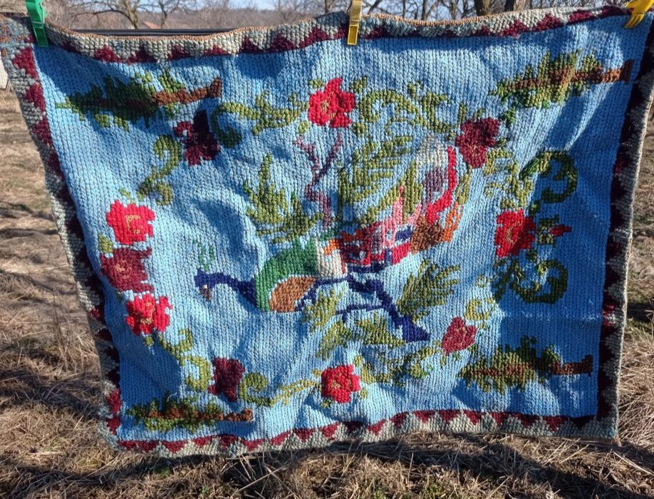 Cuverturi/ carpete de pus pe perete