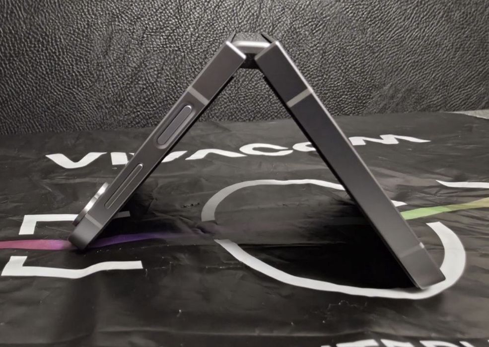 КАТО НОВ 256GB Samsung Z Flip 6 Гаранция Vivacom 2026г. Silver | Сив