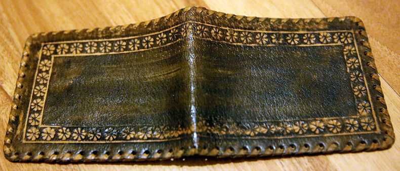 Продавам няколко чисто нови и 1 супер запазен портфейли