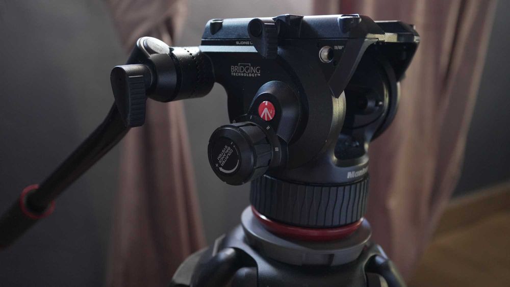 Видео статив чисто нов