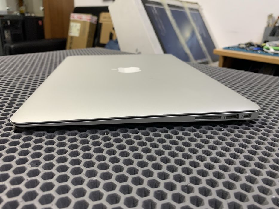 Macbook Air 13 2017. В отличном состоянии.