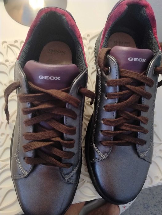 Vind pantofi de damă noi nefolosiți.