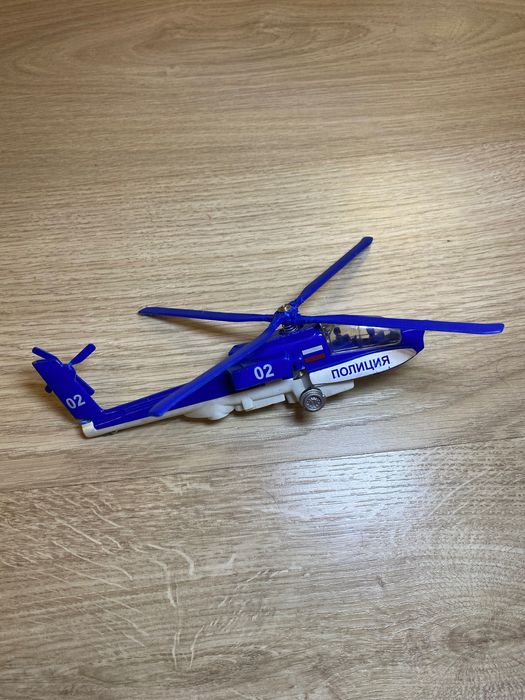 Игрушка вертолет
