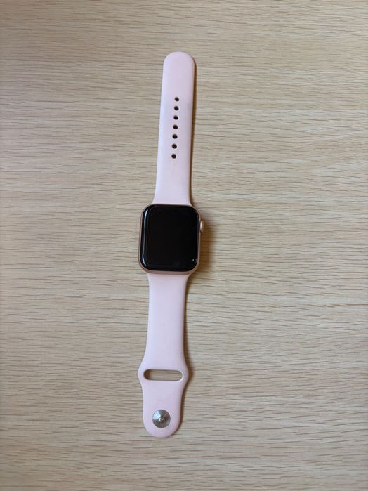 Apple Watch Series 4 pink