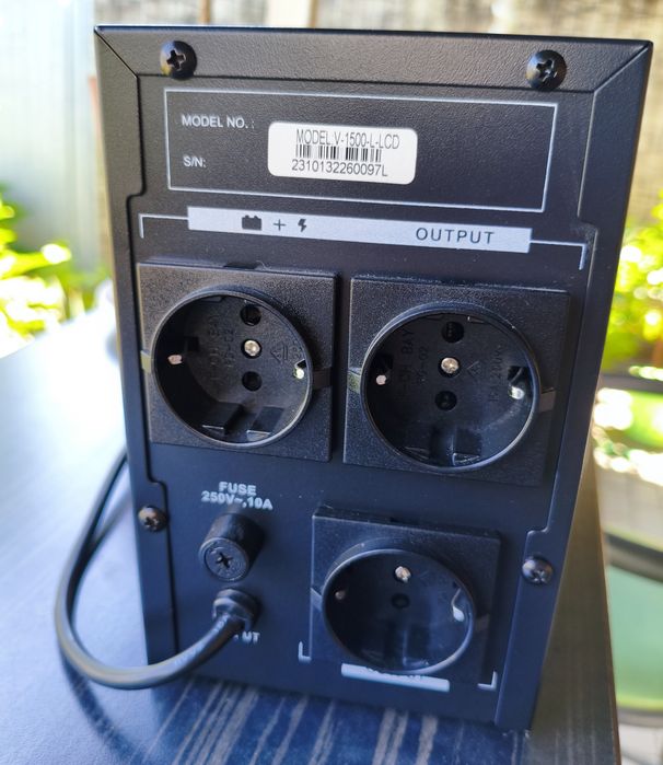 UPS + стабилизатор SVC V-1500-L-LCD