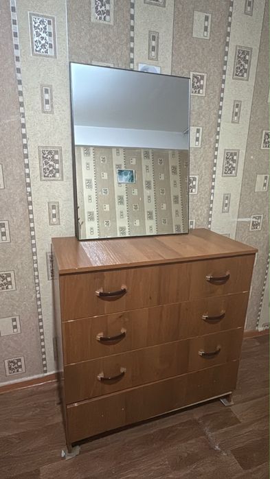 Комод с зеркалой