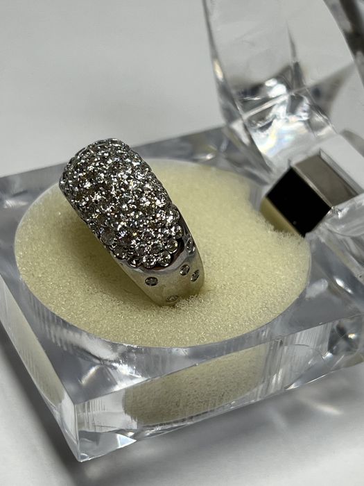 Золотое кольцо с бриллинтами