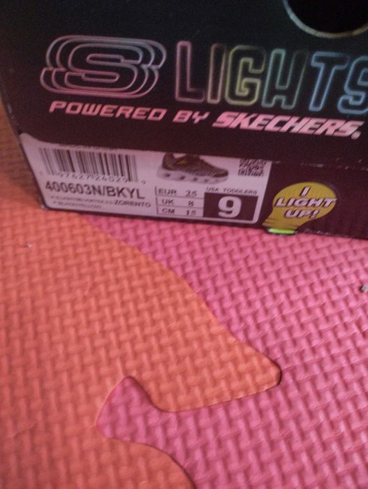 Детски маратонки Skechers 25номер светещи
